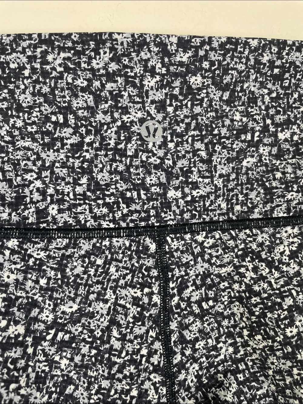 lululemon athletica Black & Grey Speckled Leggings. Size 10 - Picture 3 of 6